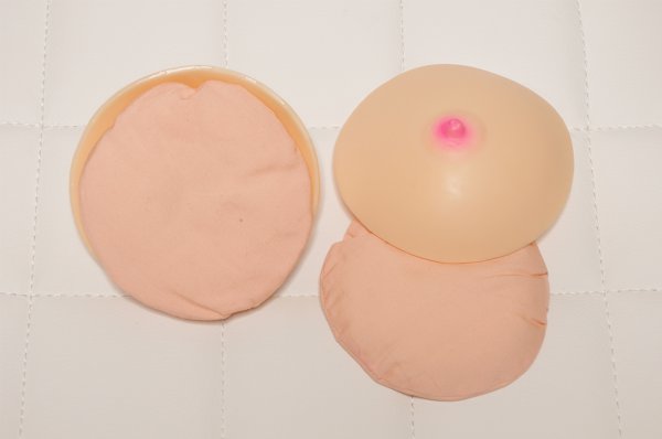 木偶の坊の美乳パット