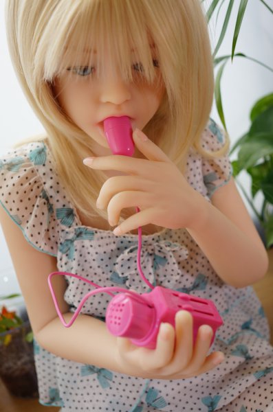 20160811_dollhouse168_molly_02.jpg